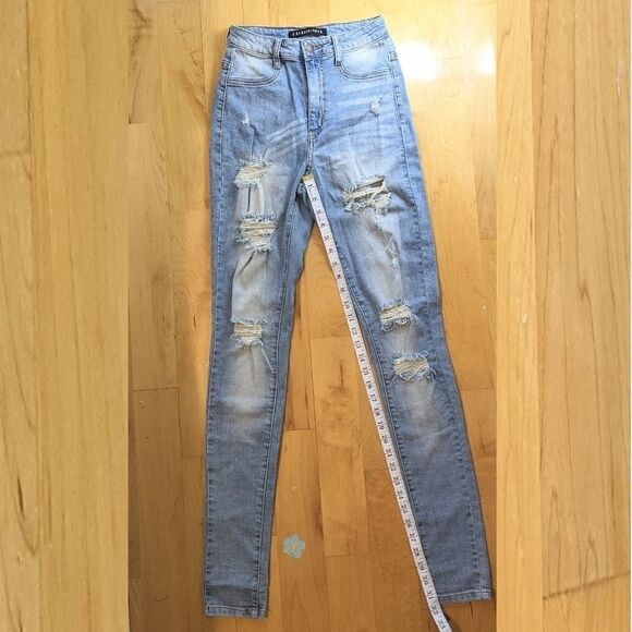 FASHION Nova Tempe Distressed High Rise Jeans Light Wash 3 G2 - Picture 2 of 6